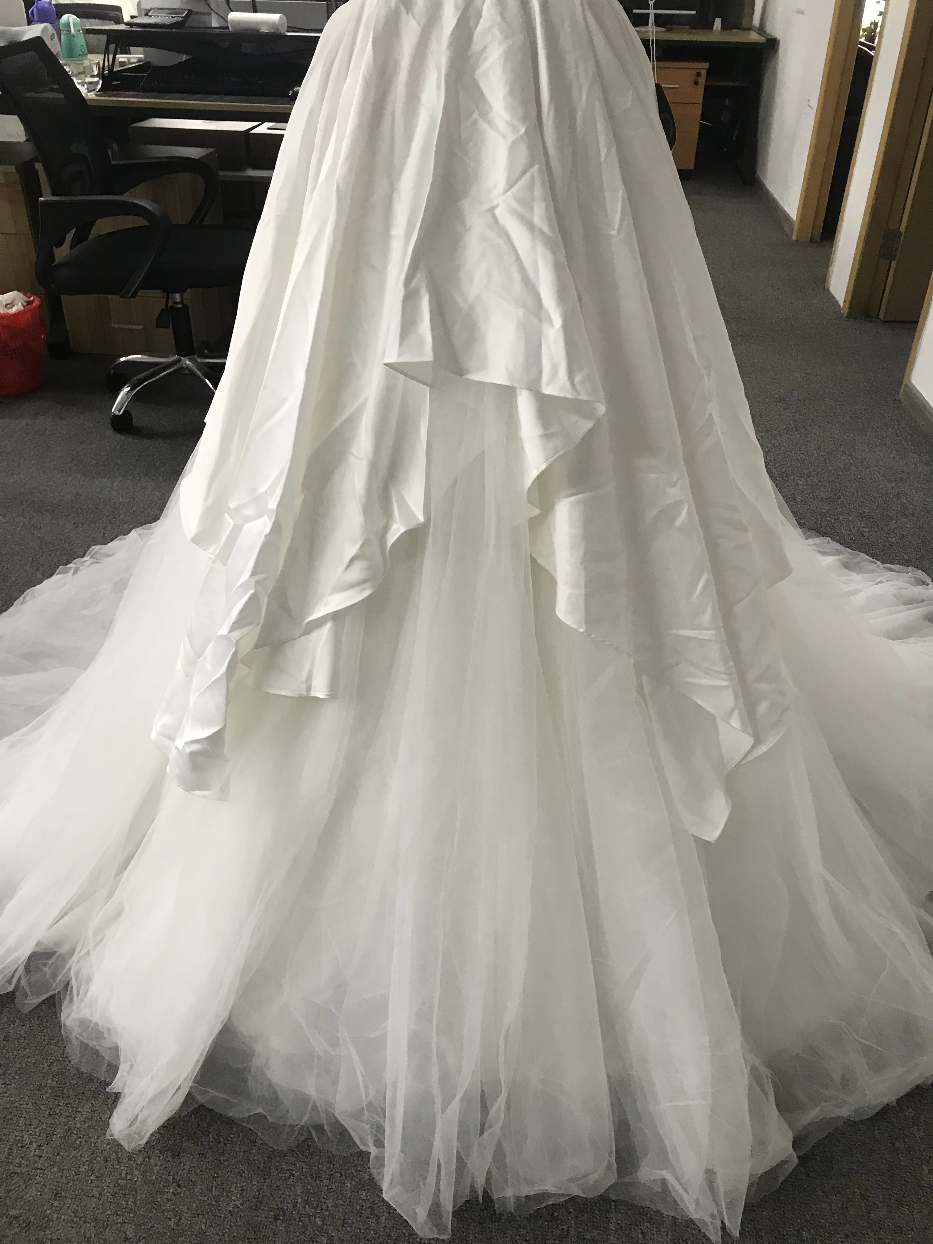 Cloverbridal Liefje Zachte Tule Taft Lange Trein Vestidos Baratos Ivoor Fabrieksjurk Trouwjurk 5566