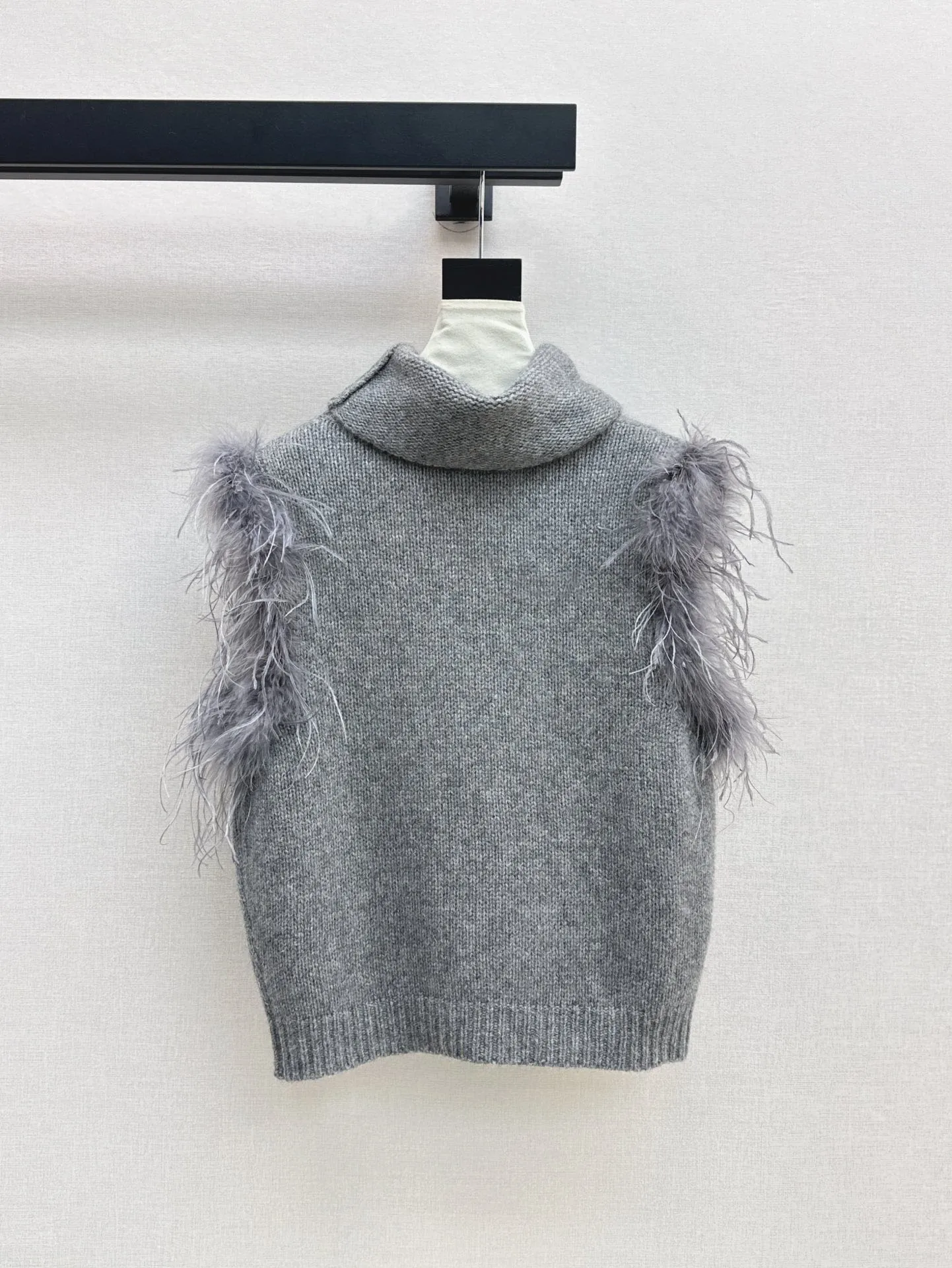 2024 Autumn/Winter New Women's Clothing Solid color spliced fox high neck sleeveless sweater 1011