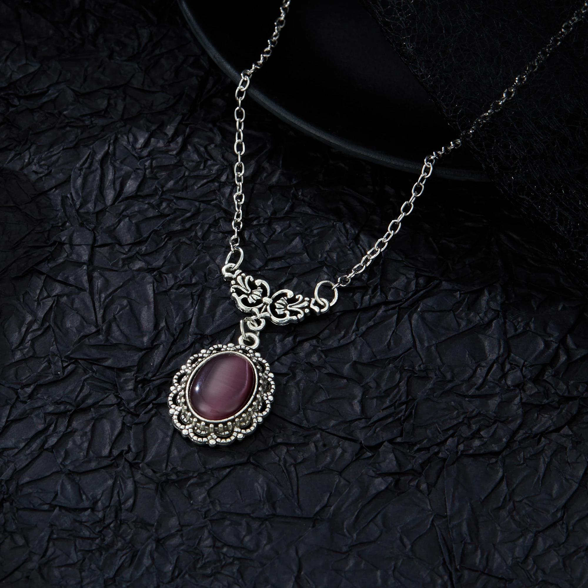 Retro Gothic Victoria Necklace Vampire Bat Pendant Necklace Purple Imitation Gemstone Pendant Men Women Halloween Gift