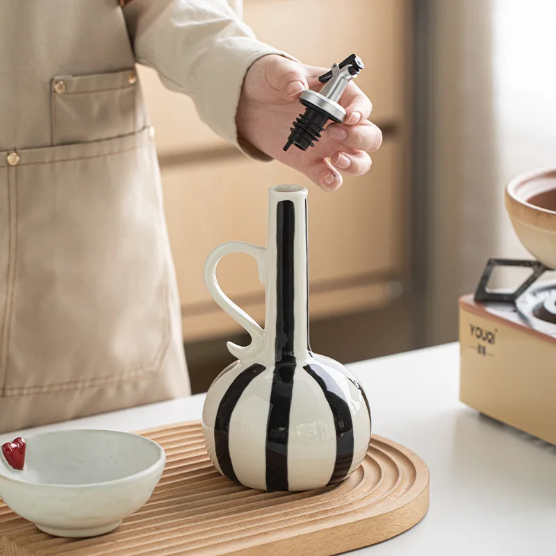 Hand Drawn Black Striped Ceramic Oil Pot, Household Olive Oil Sorting Bottle, Seasoning Container, Vinegar Bottle, Kitchen Tool