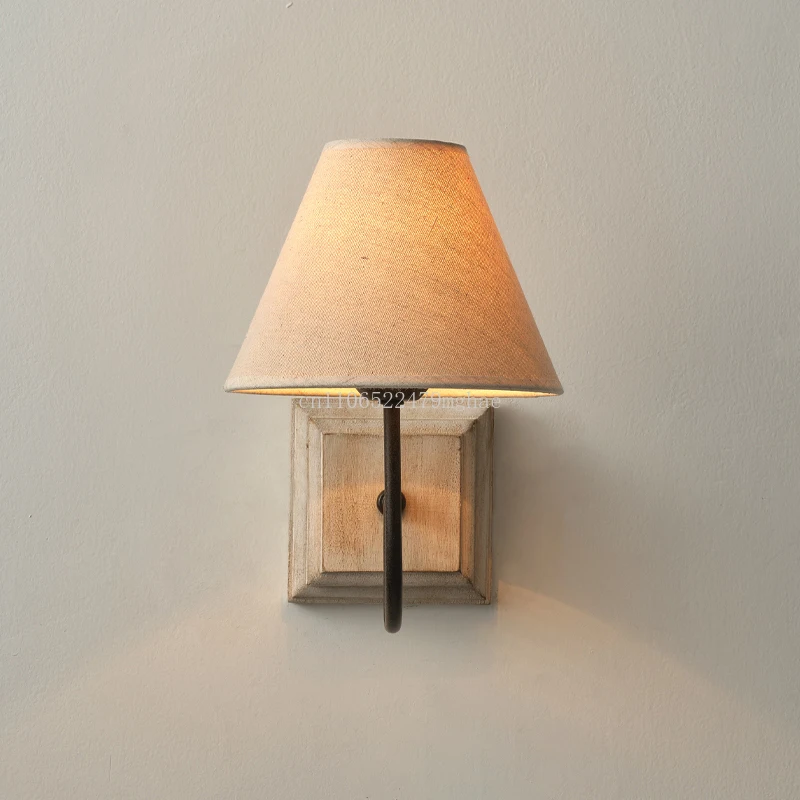 مصباح حائط من الخشب الصلب الريفي الأمريكي مع عتيق فرنسي في منتصف القرن، ولوح أمامي لغرفة النوم وديكور حائط لخلفية التلفاز