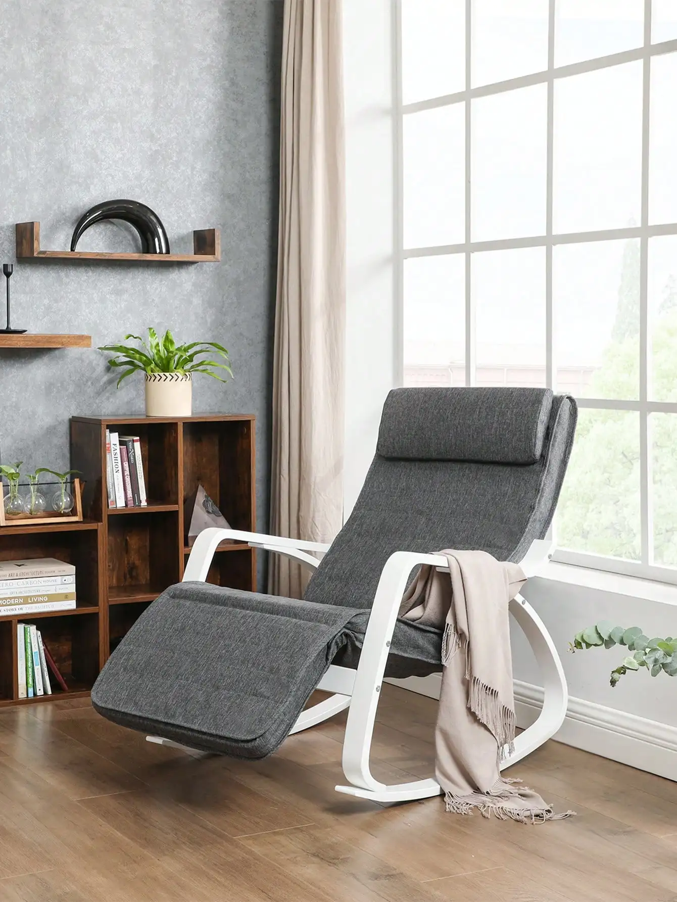 SONGMICS Rocking Chair: Birch Wood Armrests, 5-Position Footrest. Max Load 150 kg. Bedroom, Living Room.