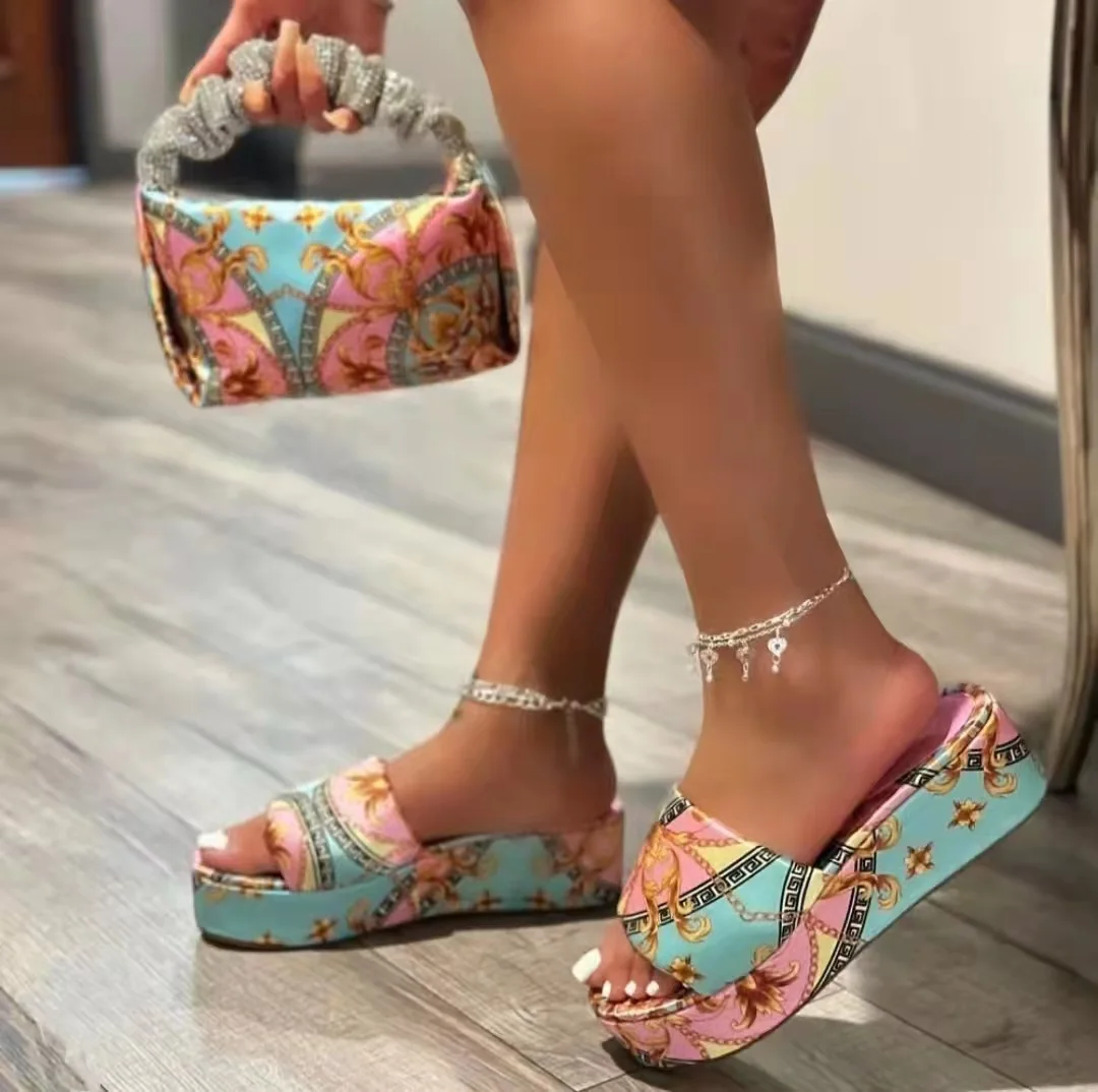 

2024 New Thick Sole Slippers Women Ethnic Style Fashion Colorful Silk Drag Sandals Casual Large Beach Slides Flip Flop Shoes