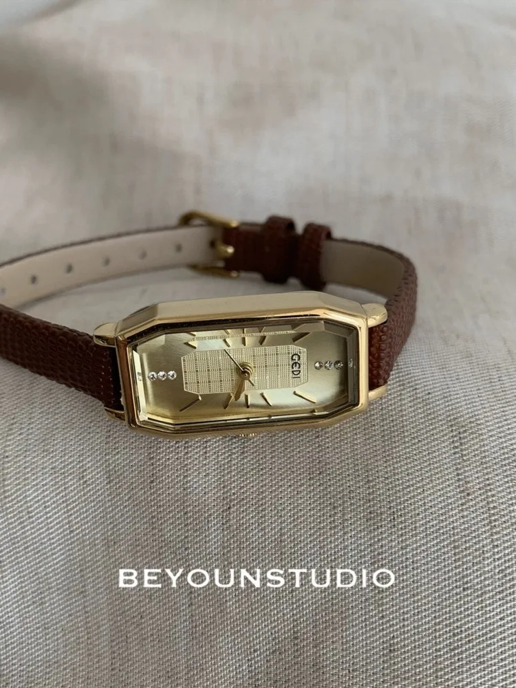 Retro Women's Watch Exquisite Square Quartz Watch Premium Waterproof Leather Literary Niche Ladies Bracelet Clock Gift