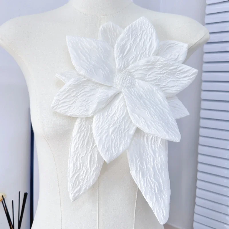 Vintage Fabric Pleated Large Flower Brooches Fashion Elegant Corsage Lapel Pins for Women Decoration Clothing Accessories