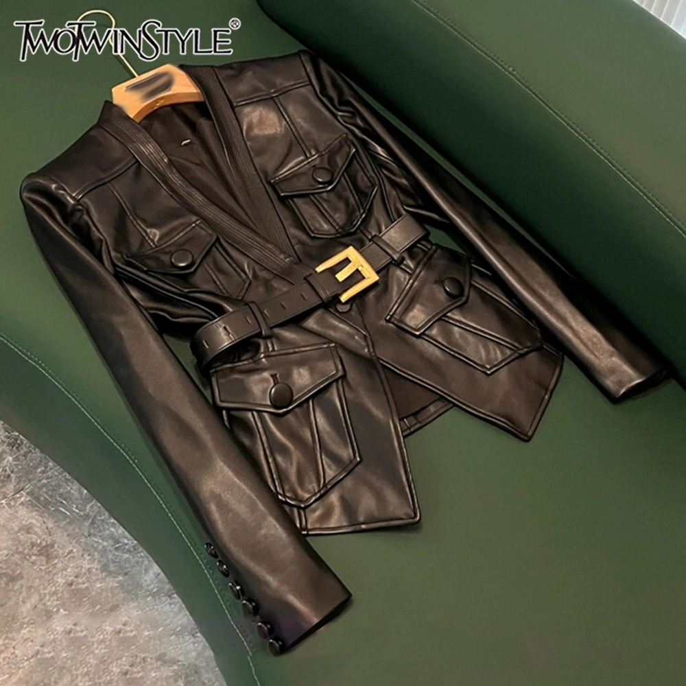 

TWOTWINSTYLE однотонные утягивающие кожаные куртки для женщин с v-образным вырезом и длинным рукавом, повседневная куртка с поясом, женская модная новинка KJA545492