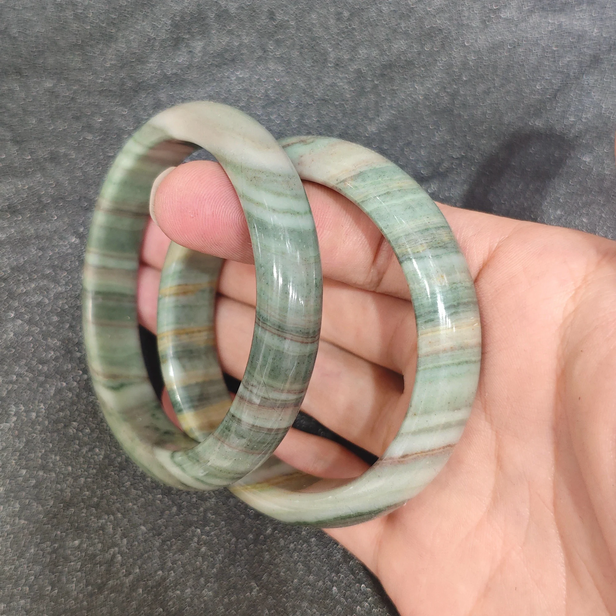 Natural Green Alashan Agate Bangle Bracelet Gemstone Smooth Bangle Desert Crystal Banded Silk Jewelry Present Supply 1 Piece