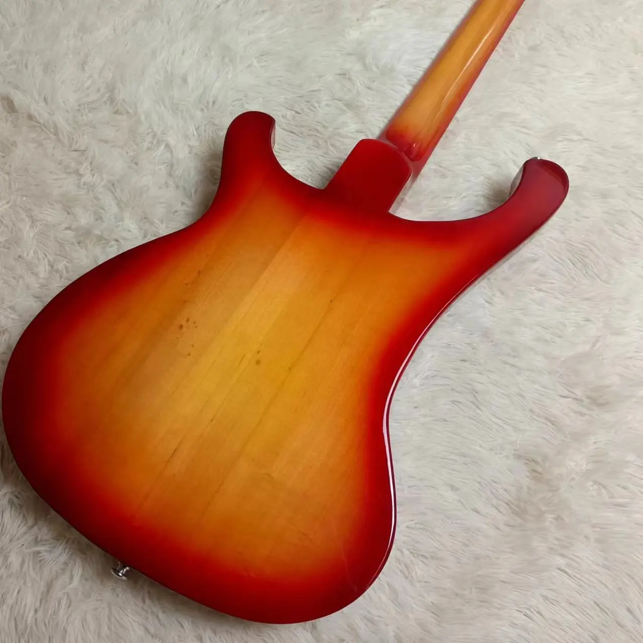 Chitarra elettrica a 4 corde di alta qualità personalizzata in fabbrica in stock per la consegna gratuita in colore arancione