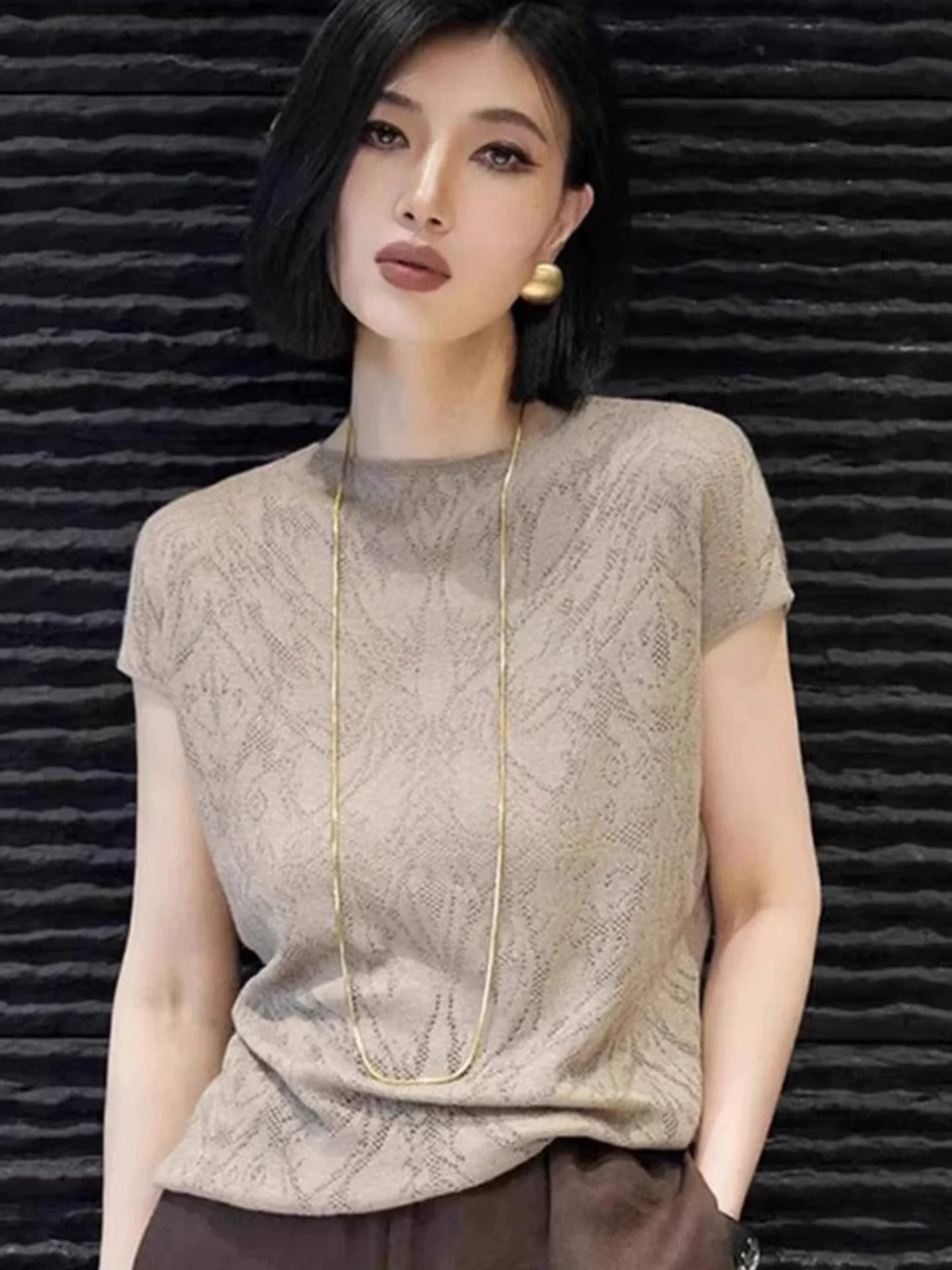 

Soft Skin-Friendly ort Sve Knitted Top Faionable Versatile Summer irt for Women Korean Sle Straight Cut Silk Blend