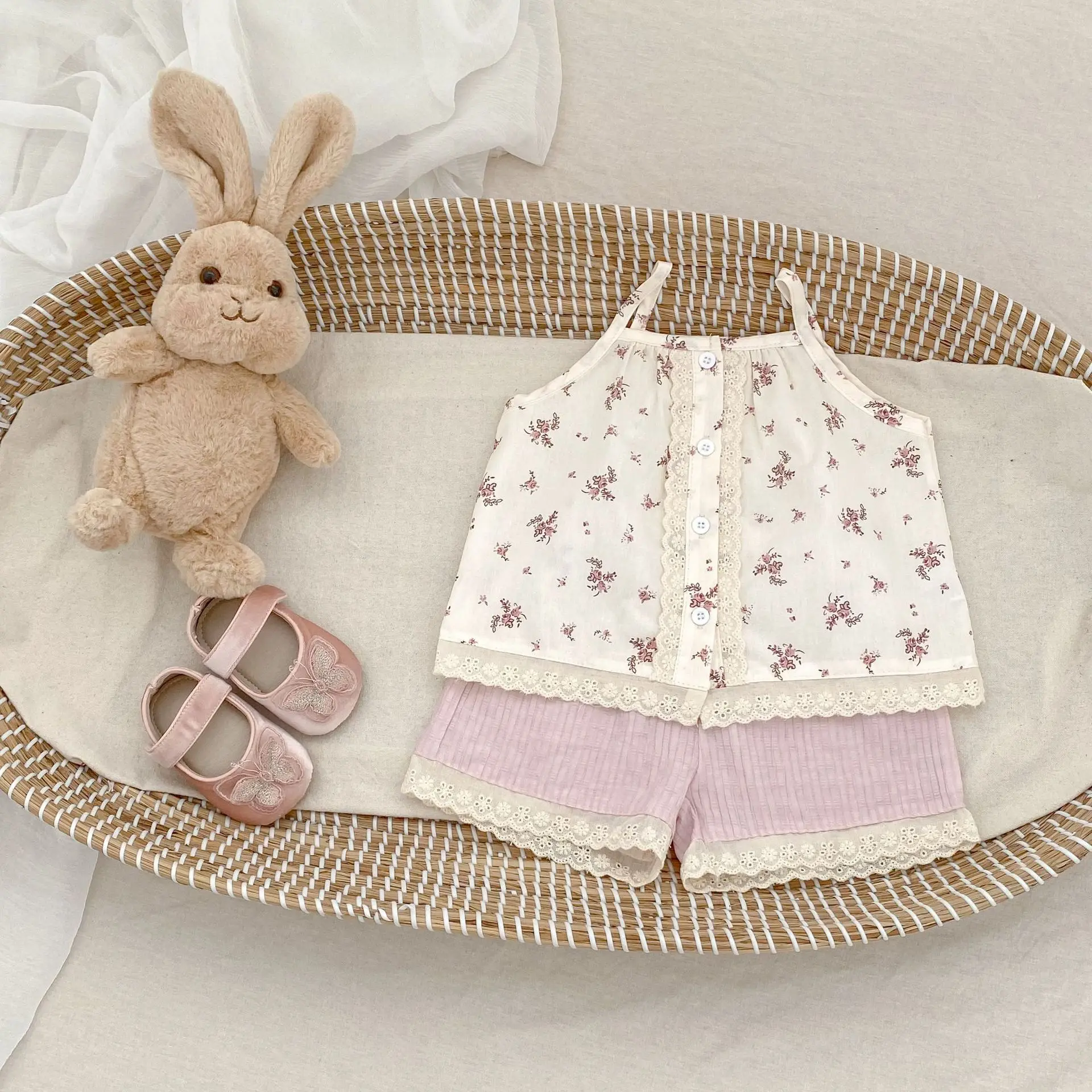 

Summer new 2-4 year old baby clothing, baby girl set, exquisite floral camisole top+cute lace shorts