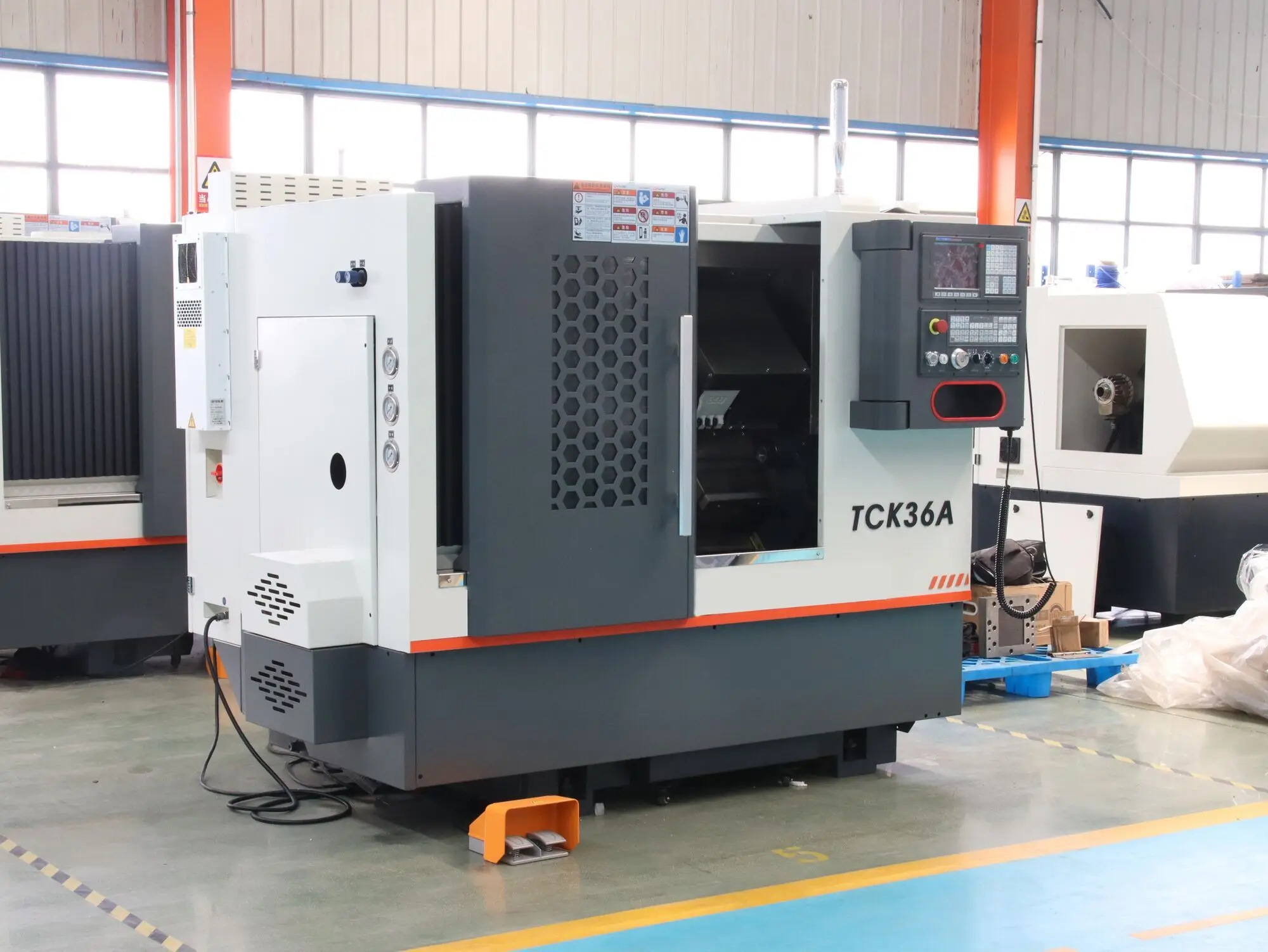 Hot Selg And High-Quality TCK36A Taiwan Turning Milg Hine Cnc Slant Bed 4 Axi