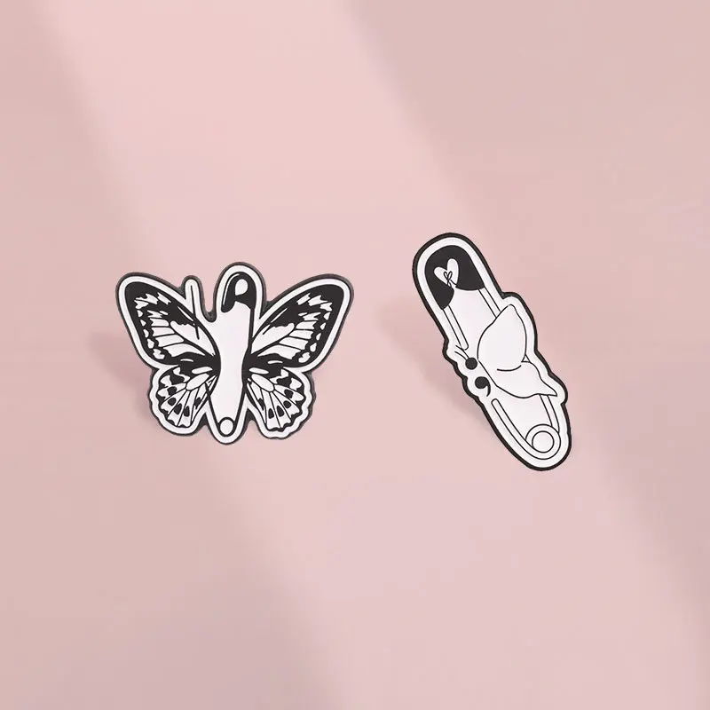 Creative Black White Butterfly Brooch Cartoon Fashion Art Metal Badge Party Commute Gift Pins DIY Clothing Bags Hat Accessories