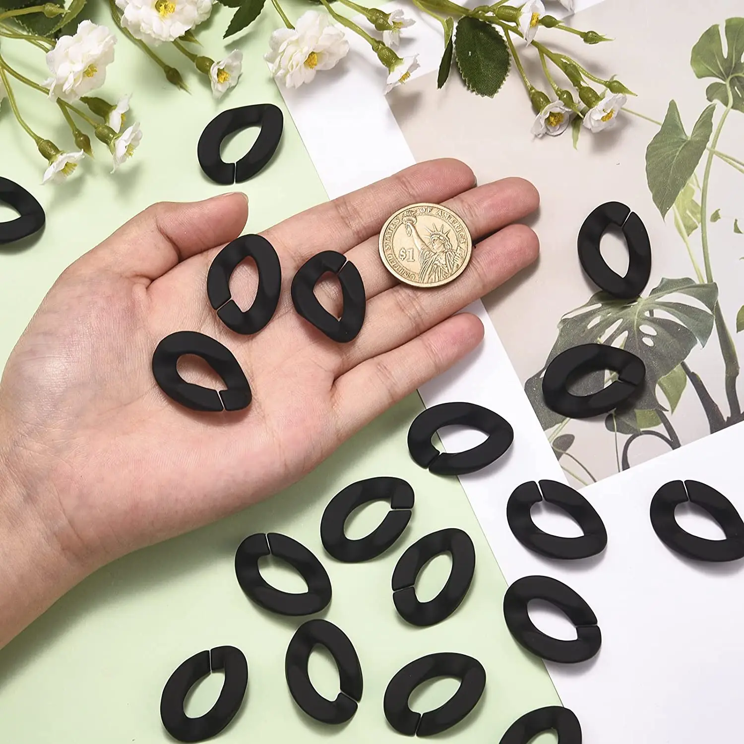 PandaHall 300 Pieces Acrylic Linking Chain Rings Quick Link Connector for Hand Bag Strap Making and Twist Curb Chains Makings