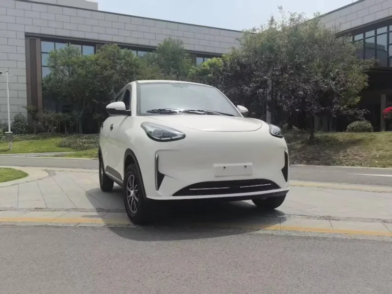 Small new energy four-seat electric vehicle, suitable for adult outdoor travel, with a cruising range of 300 kilometers