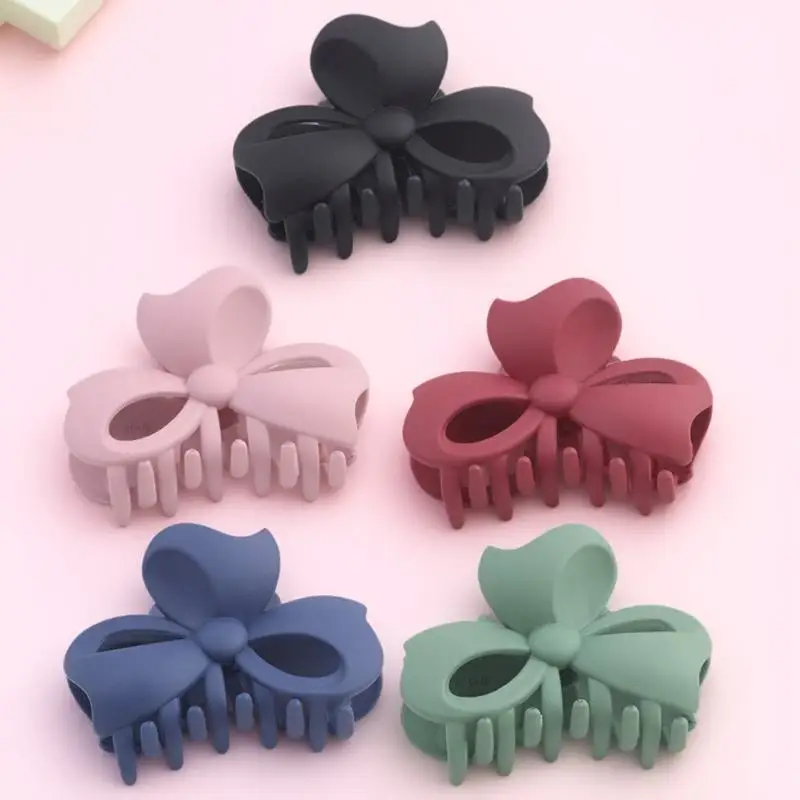 

5Pcs Spotted Hairpins Acrylic Shower Hair Claws Clip Strong Hold Bath Hair Clips for Women Daily Use Cooking Wash Secure