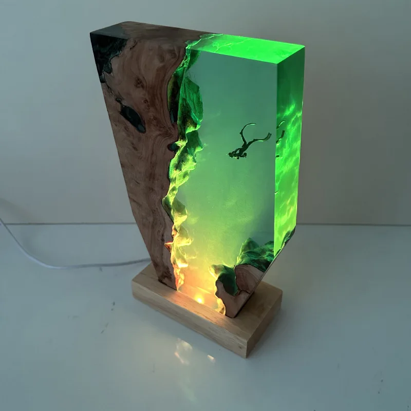 Resin Freestyle Diver Night Light, Ocean Series Wood Base LED Lamp Christmas Holiday Creative Gift
