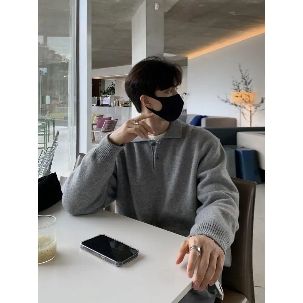 トレンディなポロ襟ニットセーター、ゆったりフィット、柔らかいポリエステル繊維、秋のカジュアルウェア、快適なメンズファッション（東大門より）