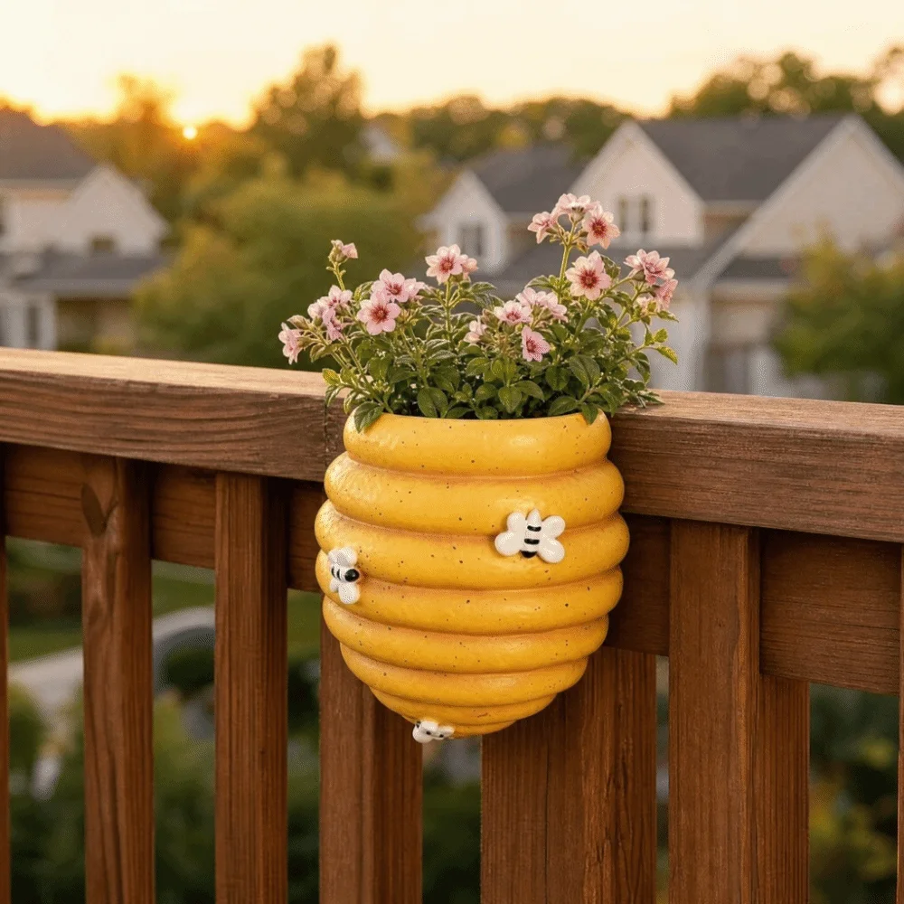 Garden Accessory Bee Embellishment Honeycomb Flower Pot Rustic Cartoon Hanging Vase Resin Wall Mounted Flower Pot Balcony Decor