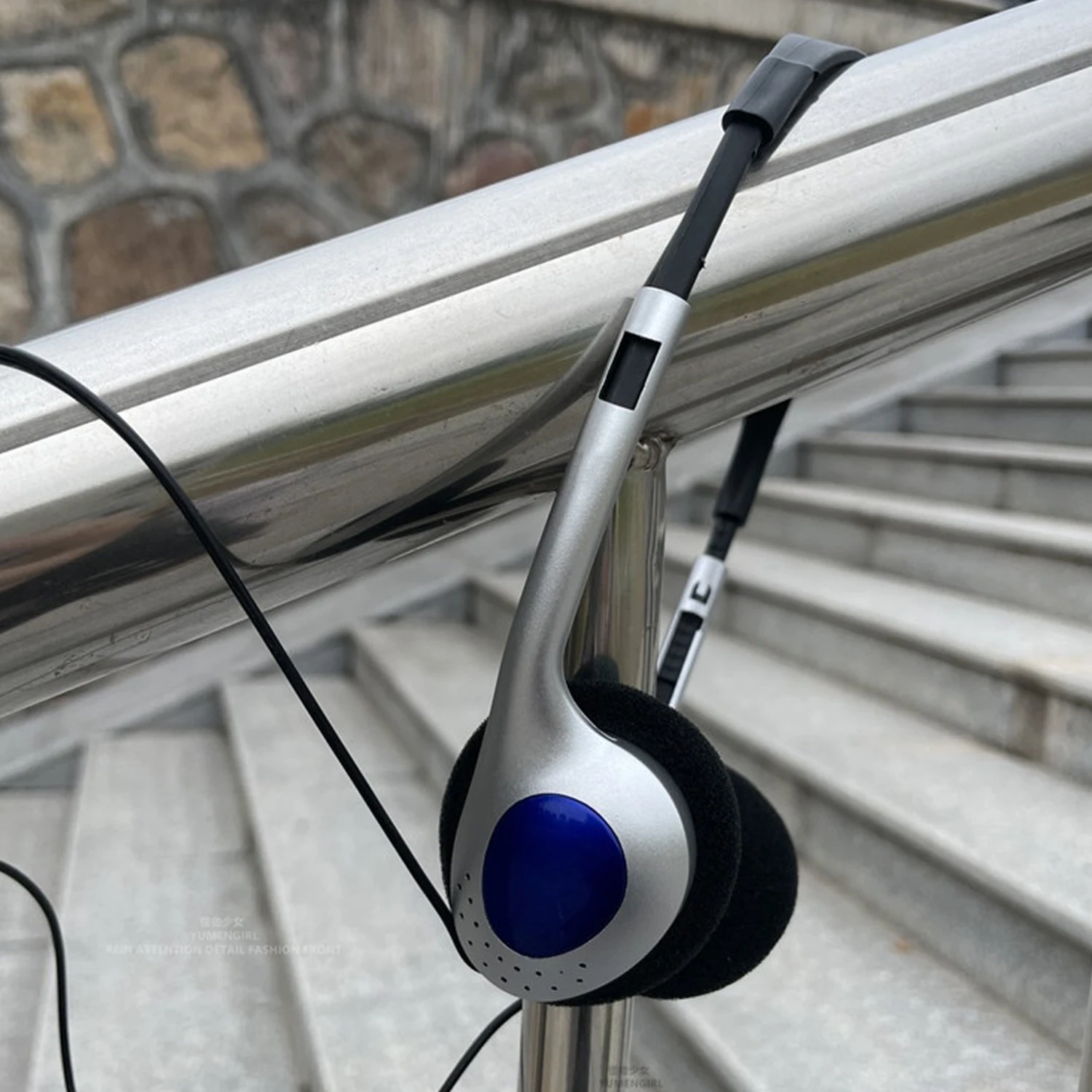 성격 레트로 클래식 음악 헤드폰 패션 게임 헤드셋 휴대용 스포츠 유선 이어폰 사진 사진 소품