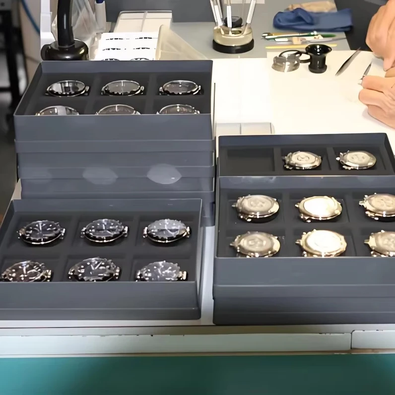 

Character Deluxe New 3Atm Waterproof Original Movement Stainless Steel Ice Out Silica Bus Duvet Watch Customized Logo