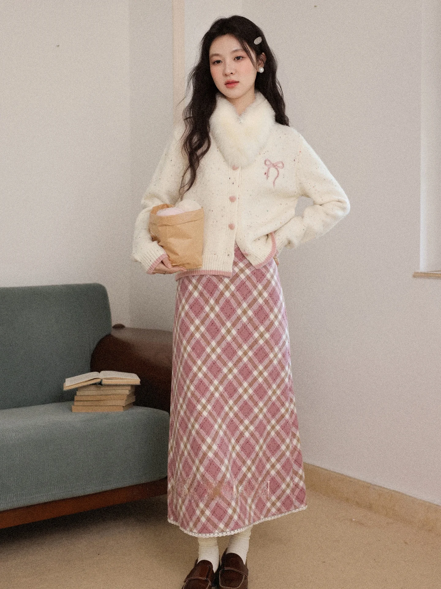 

Женский вязаный кардиган и юбка в клетку South Deer: комплект для осени и зимы, модный повседневный стиль, длинный рукав, на пуговицах