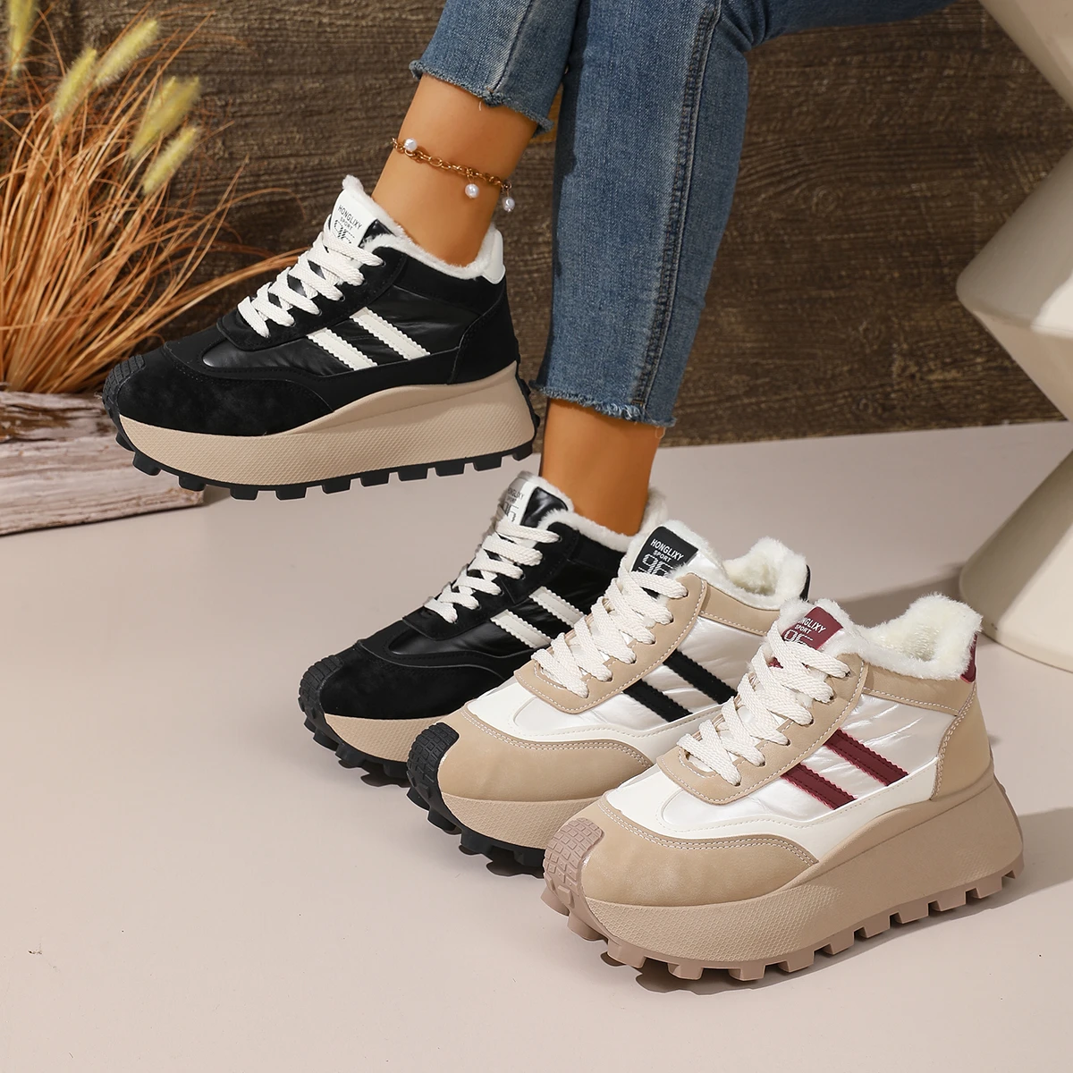 أحذية نسائية قطنية بنعال سميكة في الخريف والشتاء، أحذية رياضية ترفيهية وأحذية مخملية دافئة وغير قابلة للانزلاق.