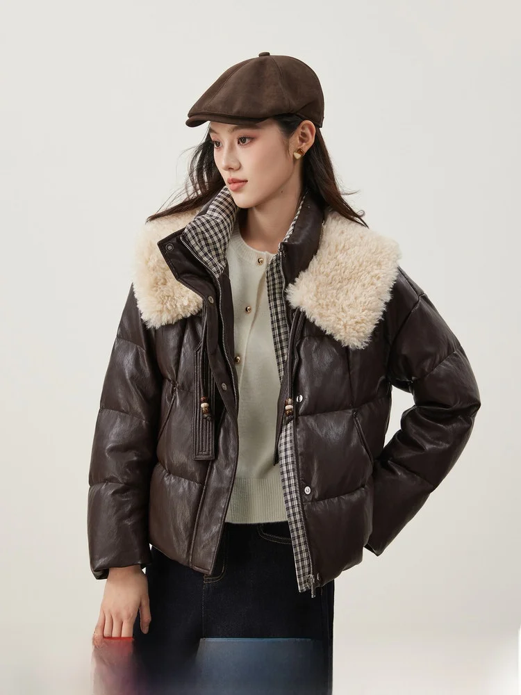 

Женская короткая пуховая куртка Brownie 90 White Du Down с теплым наполнителем, узором из искусственной кожи личи, съемным меховым воротником, повседневная, свободного кроя, зимняя