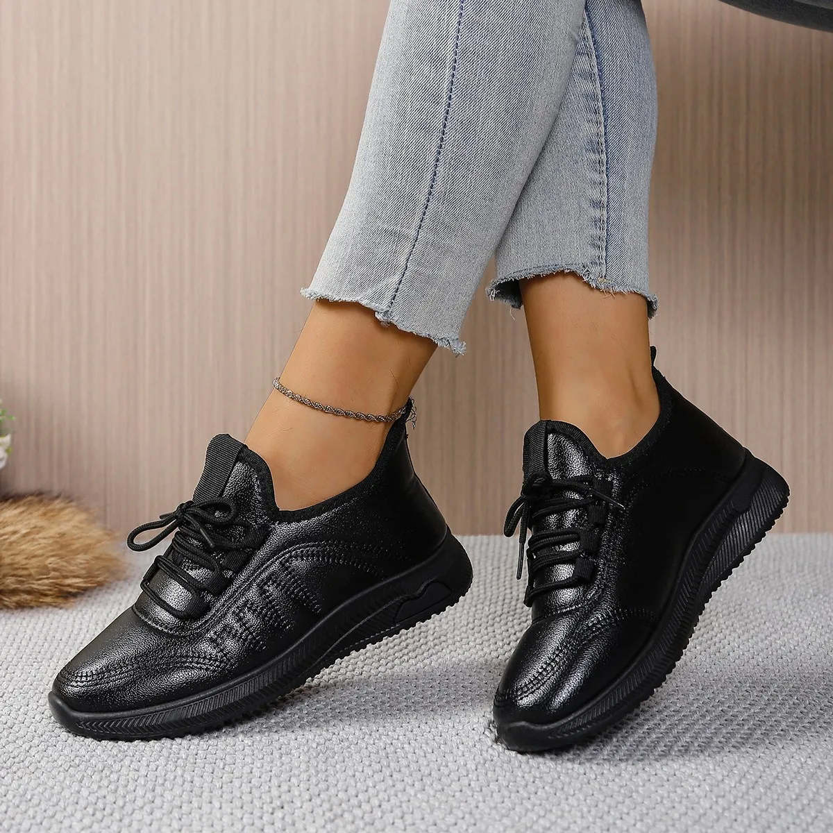 

Hot Selling Round Toe Casual Sports Shoes in Autumn and Winter Fashionable New Style Comfortable Flat Bottom Women's Shoes