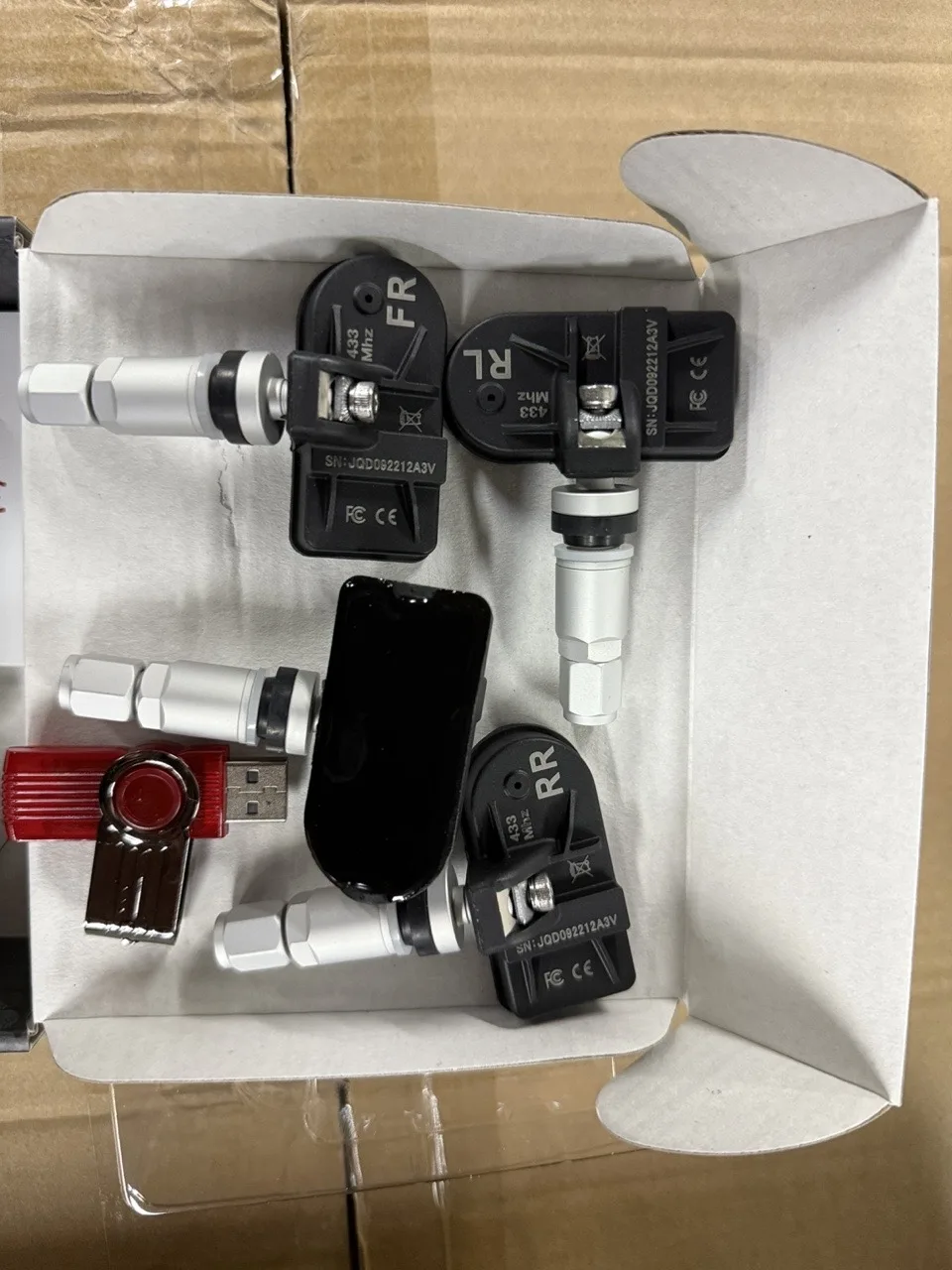 

MOOKAKA 4PCS 433MHZ TPMS Tire Pressure Sensor For Universal Car Tire Pressure Sensors