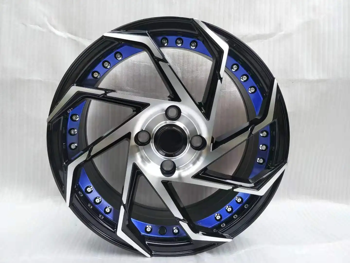 OEM Factory Produces 15 Inch 4/5-hole Passenger Car Wheels with Black Machined Surface and Blue Inner Ring. Wholesale Price4*100