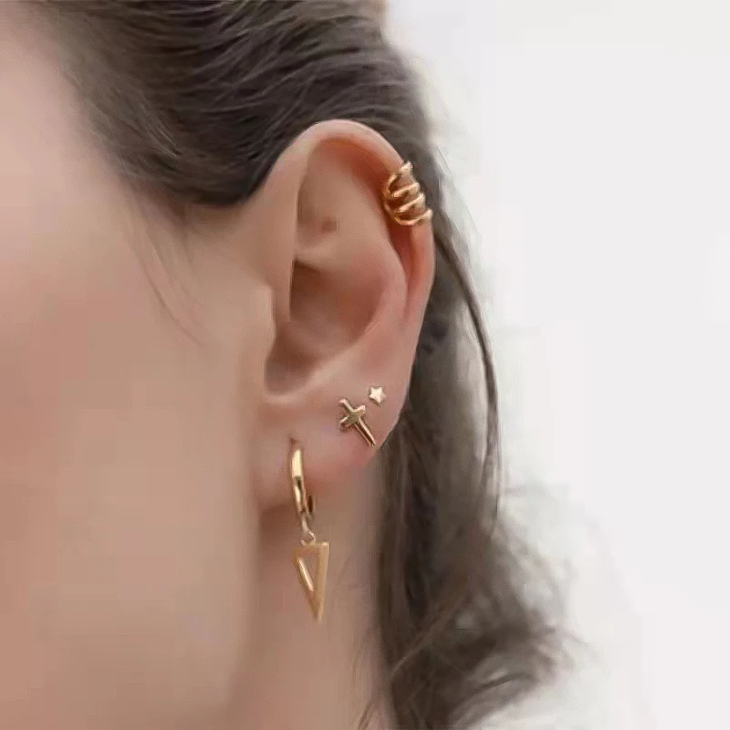 Punk Hip Hop Rivet Earrings 925 Sterling Silver Needle Gold Color Round Hoop Earrings dla kobiet Moda Gothic Party Biżuteria