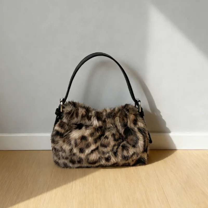 

Осень/зима Ретро сумка с леопардовым принтом для женщин плюшевый роскошный кошелек новая сумка на плечо простая стильная универсальная сумка подмышками