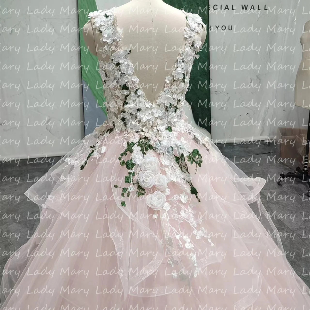 Customized Garden Floral Lace Wedding Dresses 3D Floral Pretty Ruched Tulle Bridal Dresses Haute Designer Marriage Robe Vestidos