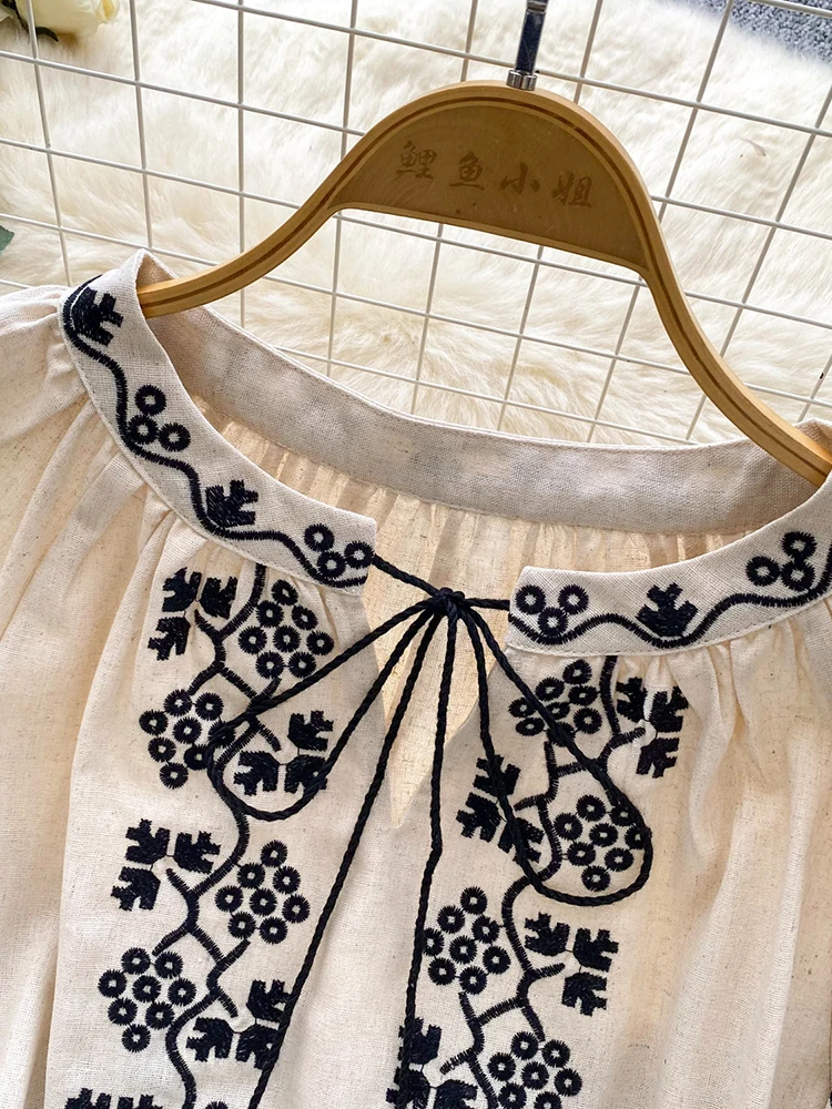 Damska haftowana bluzka jesienna codzienna uniwersalna wiązana na szyi z dekoltem typu O rękawy typu latarnia retro heavy industry Top Damskie swetry BL247