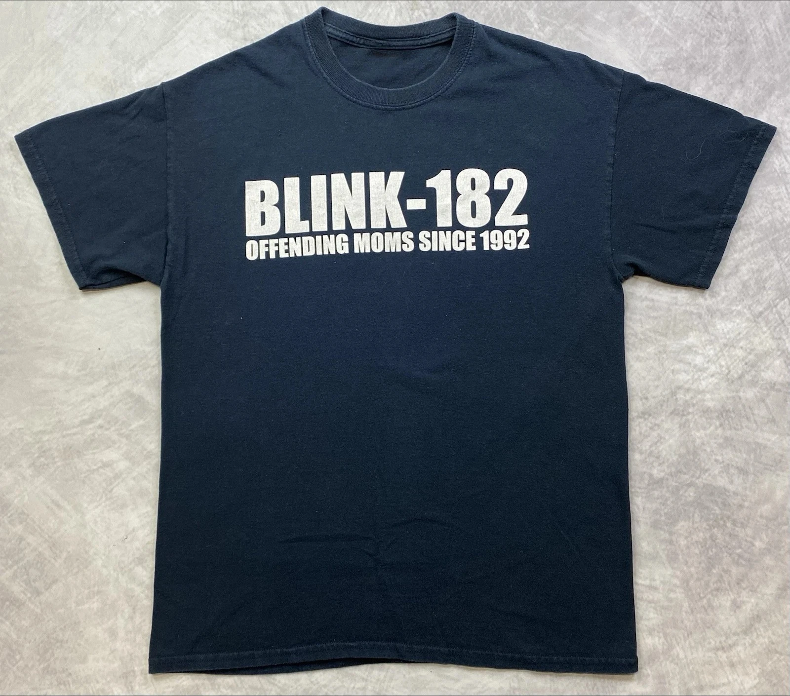

Vintage Blink 182 Offending Moms since 1992 T-shirt Medium American Band Singer T-shirt Men Street Hip-hop Rock Short-sleeved