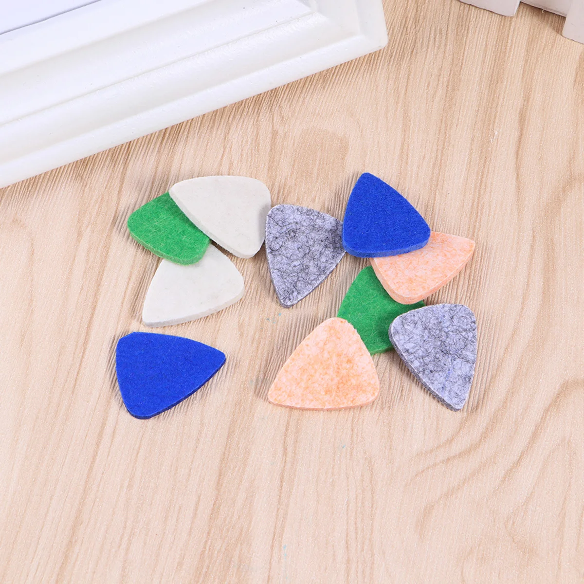 

10Pcs Guitar Picks Felt Made Rigid High-Grade for Mellow Sound Smooth Non-Slip Comfortable Use Ukulele Low Instruments