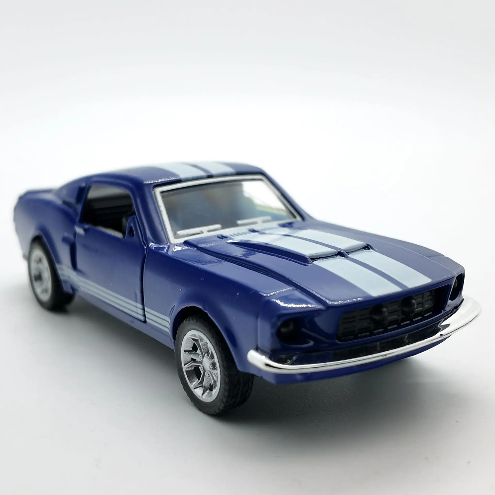 1:32 シミュレーションレトロクラシックカーおもちゃモデルドアを開けることができますプルバック車合金車の装飾品アメリカンマッスルカー男の子のおもちゃ