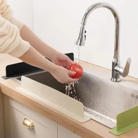 1/2 पीस सिलिकॉन सिंक बैफल स्प्लैश गार्ड सक्शन कप के साथ पूल ऑयल-प्रूफ वाटर बैफल प्लेट किचन सप्लाई वाटर बैफल बार 10 best sales सिंक स्प्लैश गार्ड - №6