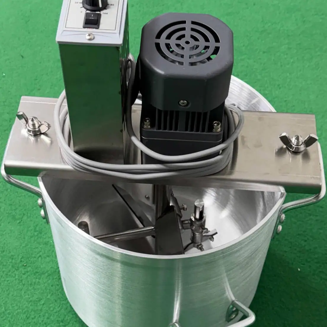 آلة القلي مقلاة برميل الألومنيوم التحريك التجاري الأوتوماتيكي آلة مسحوق زهرة الجراد قوانغشي معجون الفول معجون اللوتس عناب