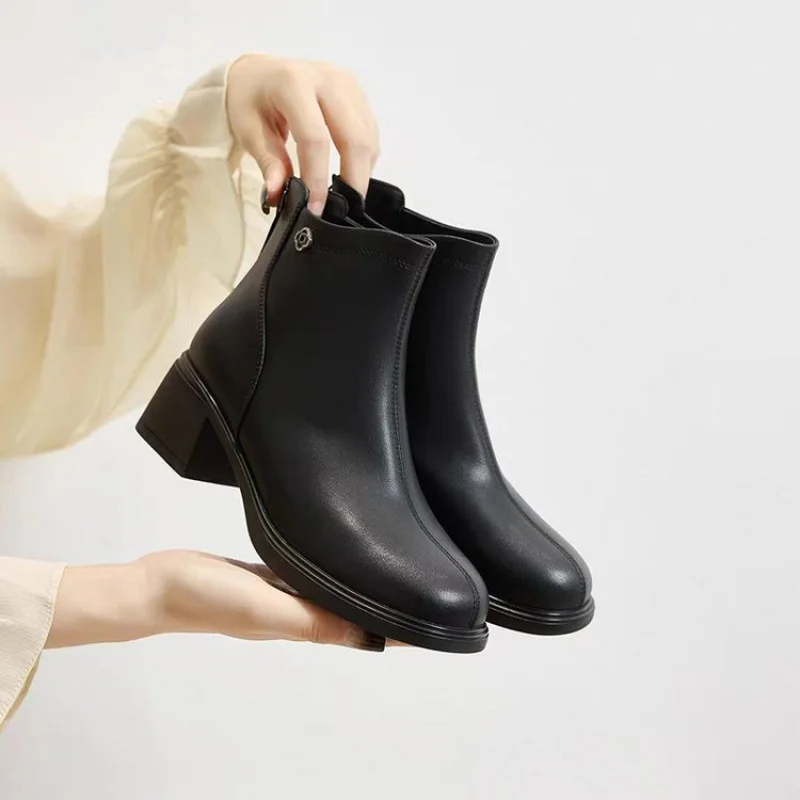 

A/W New! Women's Retro British Fashion Boots - Soft Leather, Chunky Heel, Soft-Sole Short Boots, Versatile Mom's Fleece Boots