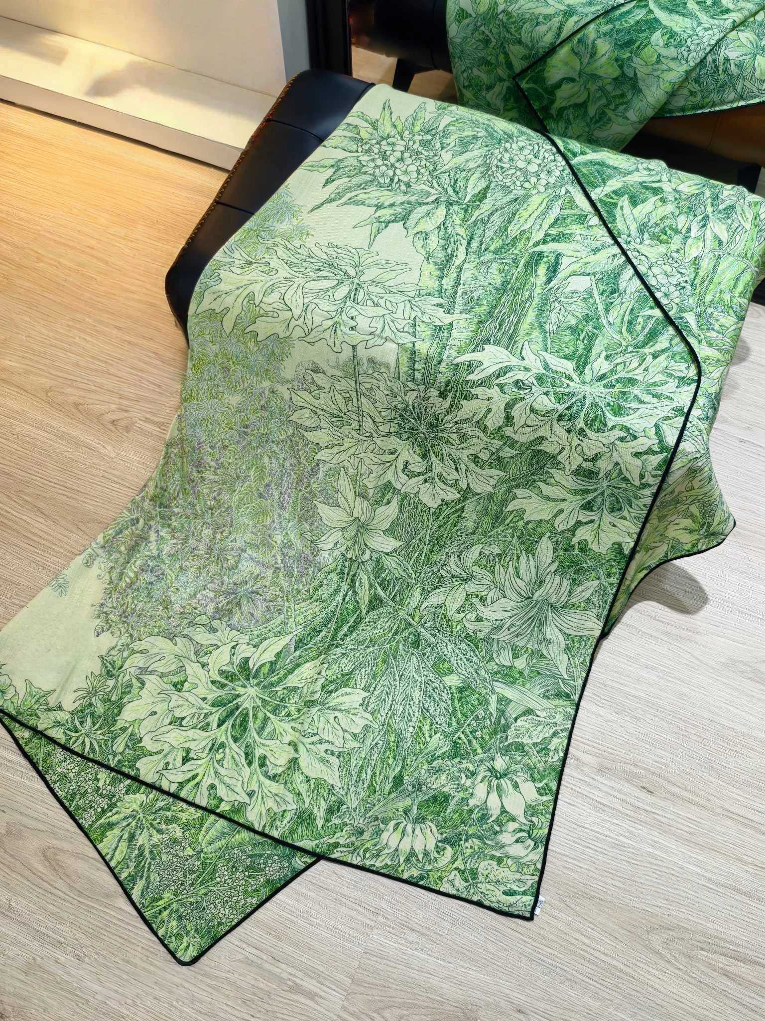 

Luxury Retro Women Shawl Versatile Double-Sided Printed Monet Garden Women's Scarf Fashionable Headscarf Velvet Scarf/Scarf Gift