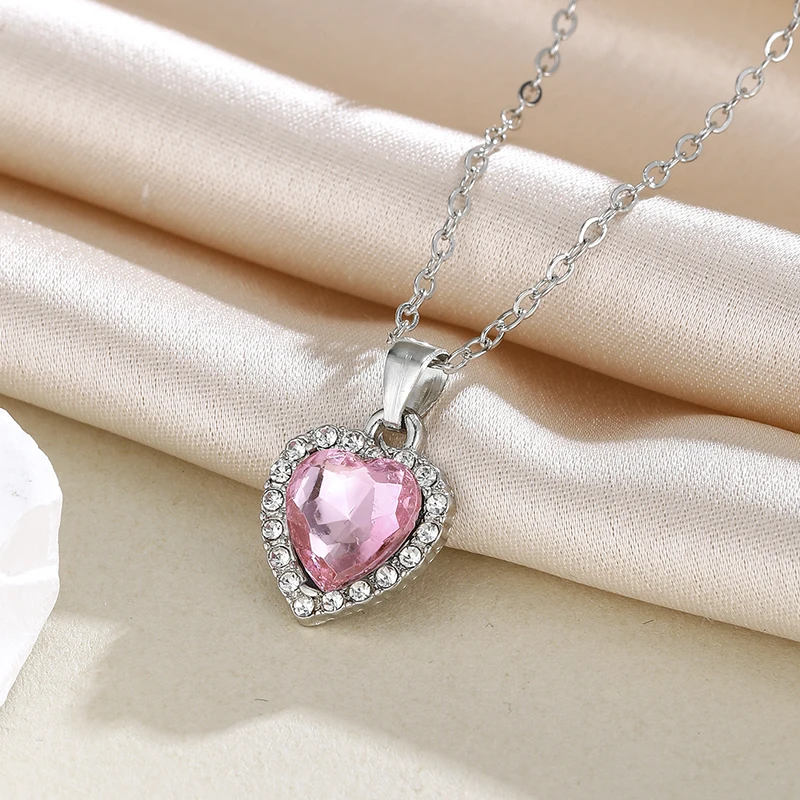 Collana con ciondolo a forma d - Women'S Day Fashion Show recensione e prezzo
