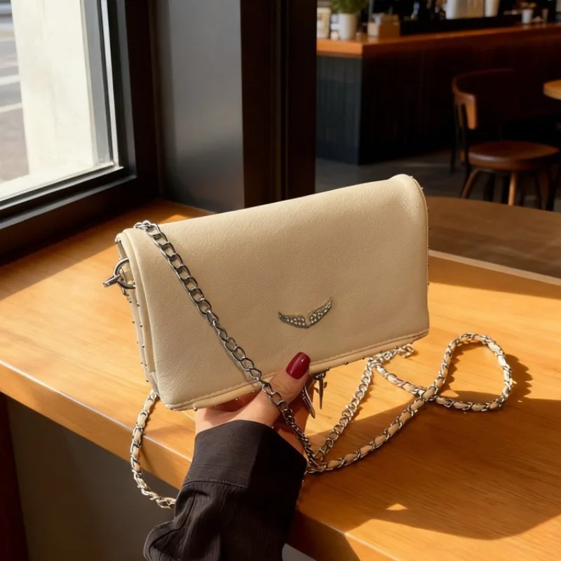 Trendige Kettenumschlagtasche im koreanischen Stil – Damen-Umhängetasche unter den Armen, modische Umhängetasche, schick und vielseitig