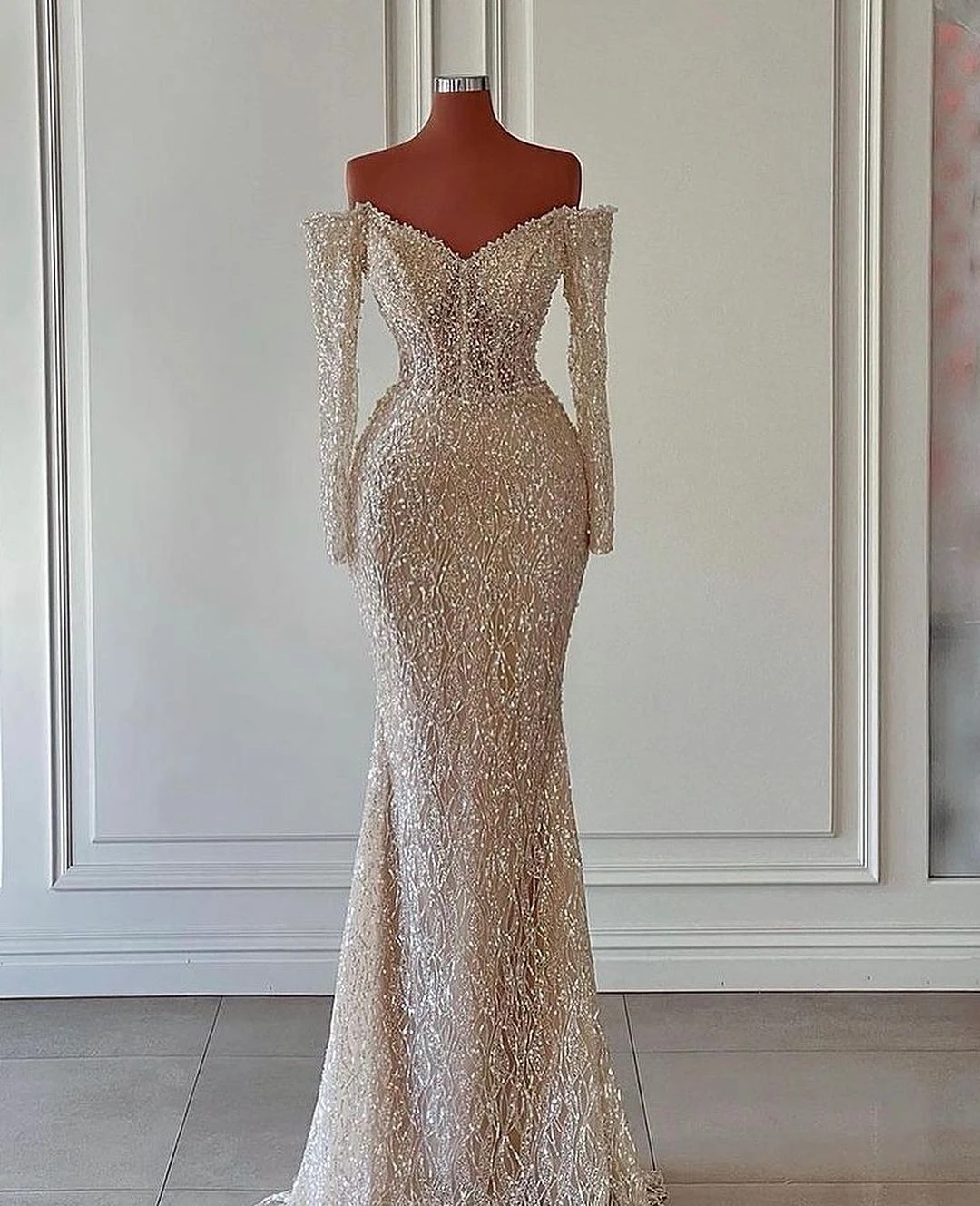 Vintage Mermaid Wedding Dresses For Women V-Neck Sequins Bridal Dress Long Sleeves Gown Sweep Train Skirt Custom Made