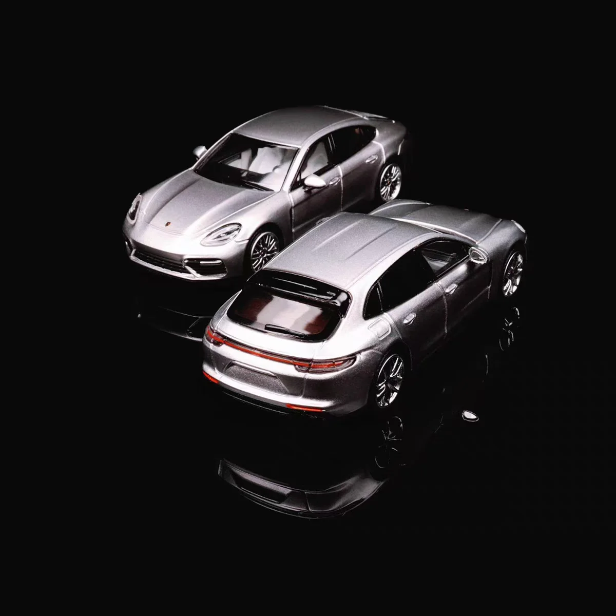 Diecast 1:64 Scale Porsche Panamera Turbo Shooting Brake Edition Simulated Alloy Car Model Collectible Toy Gift Souvenir Display