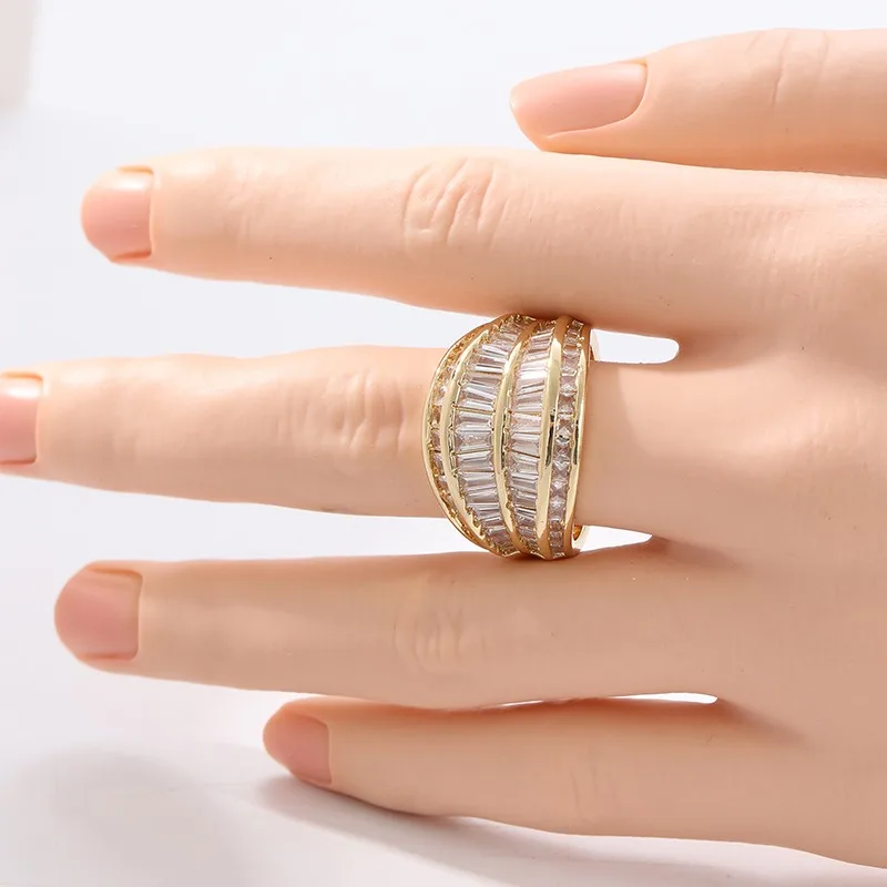 Schillernder Eingelegter Weißer CZ Damenring Exquisiter Goldfarbener Geometrischer Ring für Tägliches Tragen Party-Schmuck Jubiläumsgeschenk – Detail 1