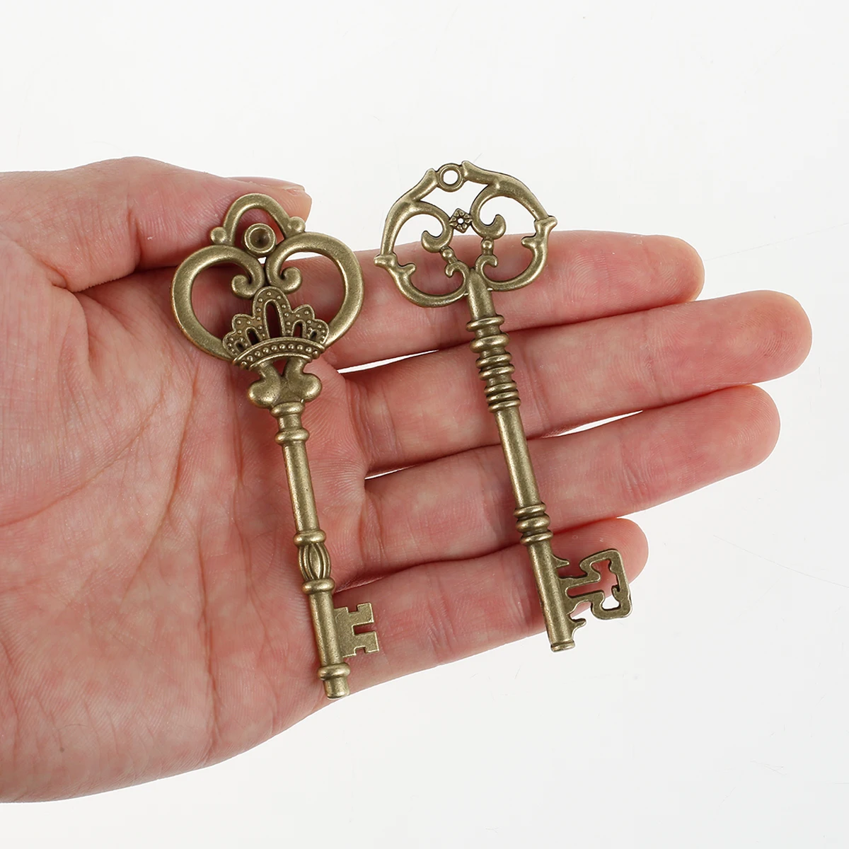 20pcs Large Skeleton Keys Antique Bronze Keys Vintage Key Charms Set DIY Handmade Craft Accessories for Wrapping Decoration