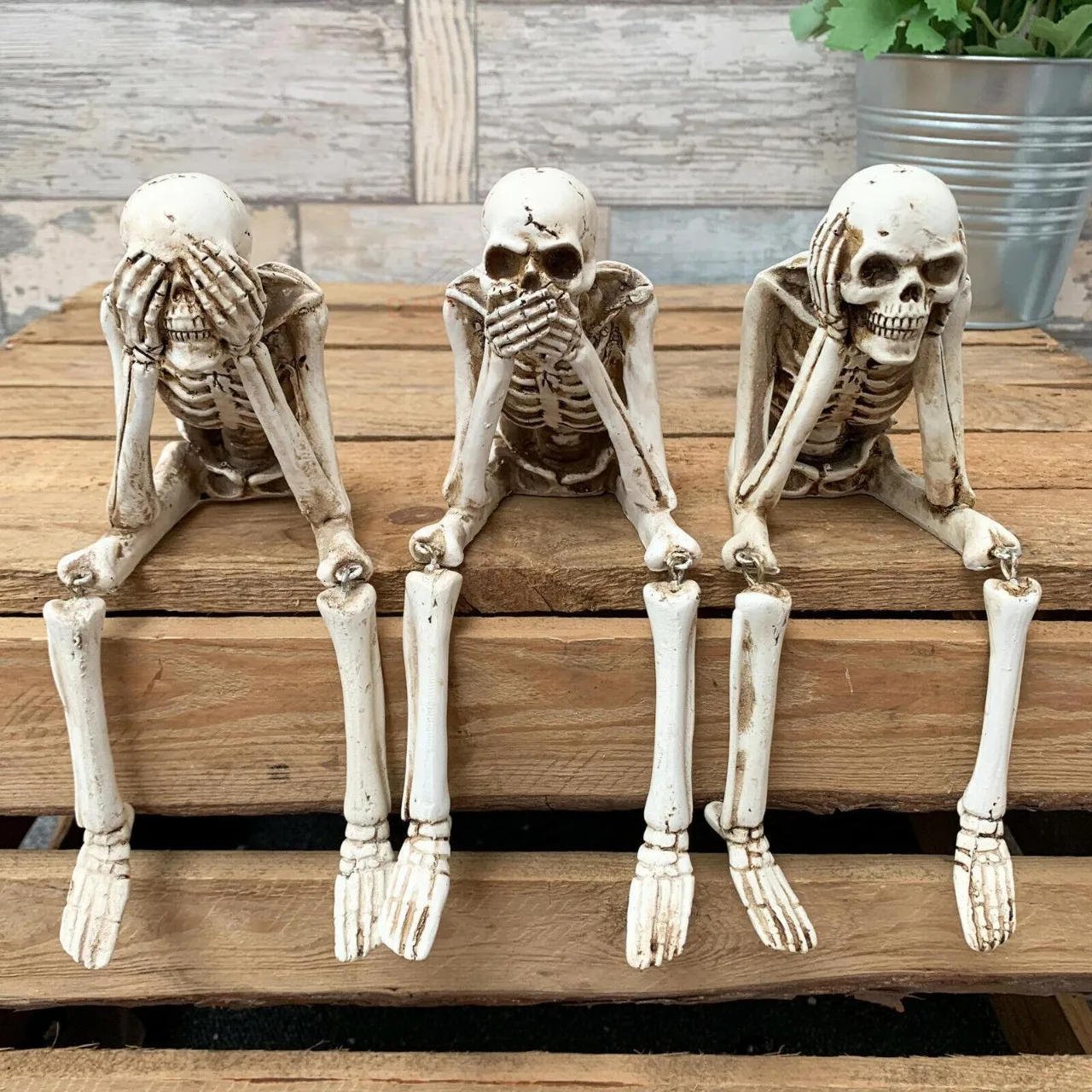 

2026 Halloween Resin Skeleton Decor - Creepy Bone Statues for Spooky Yard/Garden Display, Gothic Home & Party Decoration"