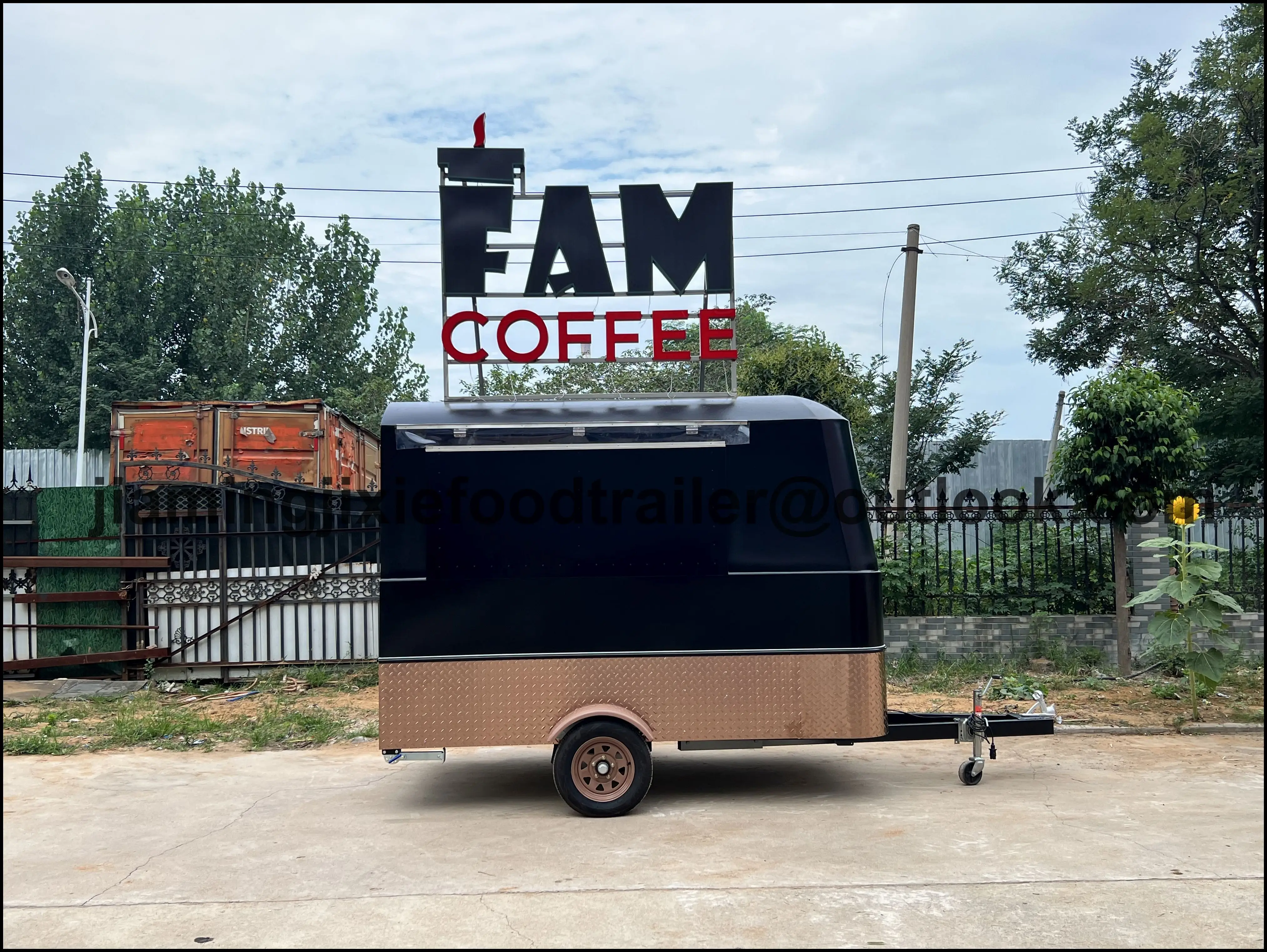 

Мобильный фургон для уличной торговли: кофе, мороженое, фастфуд, закуски, напитки. Продается.