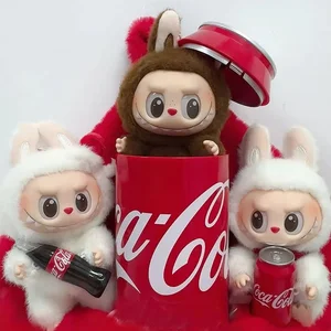 100 % otantik, Canavarlar Coca-Cola Serisi Vinil karşısında Bebek Labubu Şekil anahtarlık Kolye Dekorasyon için bir Masa Bu Noel En çok satılan 12 coca-cola anahtarlık-no. 3